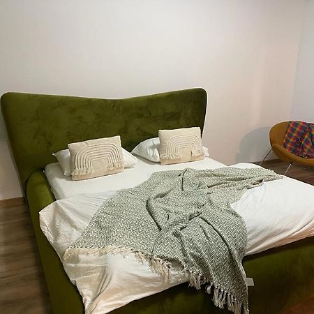 Апартаменты Magic Green Studio Хунедоара Экстерьер фото